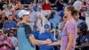Sie könnten in München wieder aufeinandertreffen: die Tennisstars Alexander Zverev (r) und Jannik Sinner.