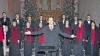 Von ihrem Gesang strahlte ein Licht aus: Die Sängerinnen und Sänger des Vokalensembles Cantabile Regensburg unter der Leitung von Matthias Beckert wurden mit stehenden Ovationen für ihr Konzert in der Stadtpfarrkirche in Haßfurt gefeiert.
