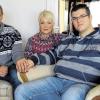 Gestrichenes Kindergeld nachgezahlt: Auf Antrag des Landratsamts Haßberge wurde Norbert und Margit Trapp in Wülflingen zuerst ein Teil des Kindergeldes für den behinderten Sohn David Griffin (von links) abgezweigt und dann die Zahlung ganz eingestellt. Für die Antwort auf den Einspruch der Familie brauchte die Familienkasse wieder einmal Monate. Vor Weihnachten ging die komplette Nachzahlung endlich ein.