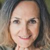 Autorin Lisa Graf ist mit ihren Büchern über die Dallmayr-Dynastie und aktuell "Lindt & Sprüngli" sehr erfolgreich. Am 31. März 2025 stellt sie den ersten Band zu "Lindt & Sprüngli. Zwei Familien, eine Leidenschaft" in Tauberbischofsheim im Engelsaal vor.
