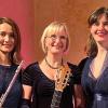 Das Foto zeigt Sayuri Hattori (Querflöte), Barbara Hölzer (Gitarre) und Jennifer Müller (Sopran). Das Foto zeigt Sayuri Hattori (Querflöte), Barbara Hölzer (Gitarre) und Jennifer Müller (Sopran).