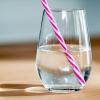Viele Flavored-Water-Produkte setzen auf Süßstoffe und künstliche Aromen: Ungesüßtes Wasser könnte dadurch langfristig weniger attraktiv wirken.