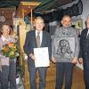 Der Haßbergverein hat den Friedrich-Rückert-Preis verliehen: (von links) Vorsitzender Max Breitwieser, Else Weisel, Preisträger Heinrich Weisel, Schatzmeister Michael Hofmann und Hauptkulturwart Reinhold Schweda.