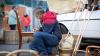 Zahlreiche Menschen besuchen am Sonntag (03.11.24) den Wintermarkt in der Innenstadt von Ochsenfurt.  Mittags öffneten auch die Einzelhändler ihre Türen.
