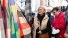 Zahlreiche Menschen besuchen am Sonntag (03.11.24) den Wintermarkt in der Innenstadt von Ochsenfurt.  Mittags öffneten auch die Einzelhändler ihre Türen.