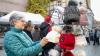 Zahlreiche Menschen besuchen am Sonntag (03.11.24) den Wintermarkt in der Innenstadt von Ochsenfurt.  Mittags öffneten auch die Einzelhändler ihre Türen.