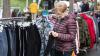 Zahlreiche Menschen besuchen am Sonntag (03.11.24) den Wintermarkt in der Innenstadt von Ochsenfurt.  Mittags öffneten auch die Einzelhändler ihre Türen.