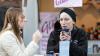 Zahlreiche Menschen besuchen am Sonntag (03.11.24) den Wintermarkt in der Innenstadt von Ochsenfurt.  Mittags öffneten auch die Einzelhändler ihre Türen.