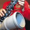 Der Müll macht die Musik: Das selbst gebaute Kanalrohrsaxophon ist eines von rund 120 Spermüll-Instrumenten der Gruppe „Recyklang.“