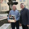 Thomas Edelmann, im Bergrheinfelder Bauhof eine „Institution“, wurde in den Ruhestand verabschiedet, daneben Bürgermeister Ulrich Werner.