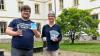 Dominik Lanzl von Refill-Deutschland und Schwester Beate Krug freuen sich, dass das Kloster Oberzell nun offizielle Refill-Station ist.