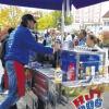 Firmenspiegel: Hot Dogs serviert vom mobilen Straßenstand