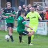 Mit Patrick Barthelmes (rechts) von der DJK Schondra hatte der Garitzer Verteidiger Marco Dordevic jede Menge zu tun, konnte aber den Führungstreffer auch nicht verhindern beim 2:2-Endresultat.