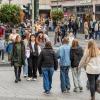 Tausende Menschen strömen am Mantelsonntag 27.10.24 in die Würzburger Innenstadt zum Shoppen.