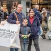 Tausende Menschen strömen am Mantelsonntag 27.10.24 in die Würzburger Innenstadt zum Shoppen.
