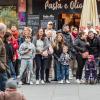 Tausende Menschen strömen am Mantelsonntag 27.10.24 in die Würzburger Innenstadt zum Shoppen.
