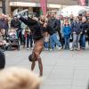 Tausende Menschen strömen am Mantelsonntag 27.10.24 in die Würzburger Innenstadt zum Shoppen.