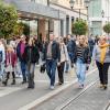 Tausende Menschen strömen am Mantelsonntag 27.10.24 in die Würzburger Innenstadt zum Shoppen.