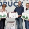 Unser Foto zeigt die Präsidentin des Zonta-Clubs Schweinfurt-Bad Kissingen, Klara Weigand (von links), Günter Rudolph von Rudolph Druck und Projektleiterin Christiane Walter bei der Vorstellung des Kalenders.