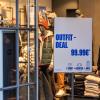 Tausende Menschen strömen am Mantelsonntag 27.10.24 in die Würzburger Innenstadt zum Shoppen.