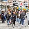 Tausende Menschen strömen am Mantelsonntag 27.10.24 in die Würzburger Innenstadt zum Shoppen.