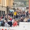 Tausende Menschen strömen am Mantelsonntag 27.10.24 in die Würzburger Innenstadt zum Shoppen.