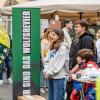 Tausende Menschen strömen am Mantelsonntag 27.10.24 in die Würzburger Innenstadt zum Shoppen.