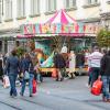 Tausende Menschen strömen am Mantelsonntag 27.10.24 in die Würzburger Innenstadt zum Shoppen.