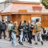 Tausende Menschen strömen am Mantelsonntag 27.10.24 in die Würzburger Innenstadt zum Shoppen.