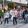 Tausende Menschen strömen am Mantelsonntag 27.10.24 in die Würzburger Innenstadt zum Shoppen.