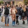 Tausende Menschen strömen am Mantelsonntag 27.10.24 in die Würzburger Innenstadt zum Shoppen.