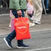 Tausende Menschen strömen am Mantelsonntag 27.10.24 in die Würzburger Innenstadt zum Shoppen.