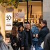 Tausende Menschen strömen am Mantelsonntag 27.10.24 in die Würzburger Innenstadt zum Shoppen.