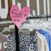 Tausende Menschen strömen am Mantelsonntag 27.10.24 in die Würzburger Innenstadt zum Shoppen.