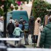 Etliche Menschen besuchen am Mantelsonntag (27.10.24) den Allerheiligenmarkt in Bad Brückenau. Ab Mittag öffneten auch die Geschäfte.