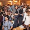 Zahlreiche Feierlustige besuchen am Samstag 26.10.24 das Gambacher Weinfest.
