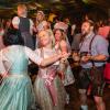Zahlreiche Feierlustige besuchen am Samstag 26.10.24 das Gambacher Weinfest.