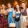 Zahlreiche Feierlustige besuchen am Samstag 26.10.24 das Gambacher Weinfest.