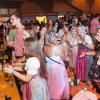 Zahlreiche Feierlustige besuchen am Samstag 26.10.24 das Gambacher Weinfest.