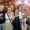 Zahlreiche Feierlustige besuchen am Samstag 26.10.24 das Gambacher Weinfest.
