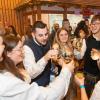 Zahlreiche Feierlustige besuchen am Samstag 26.10.24 das Gambacher Weinfest.