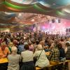 Zahlreiche Feierlustige besuchen am Samstag 26.10.24 das Gambacher Weinfest.