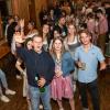 Zahlreiche Feierlustige besuchen am Samstag 26.10.24 das Gambacher Weinfest.