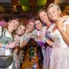 Zahlreiche Feierlustige besuchen am Samstag 26.10.24 das Gambacher Weinfest.
