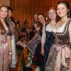 Zahlreiche Feierlustige besuchen am Samstag 26.10.24 das Gambacher Weinfest.