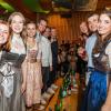 Zahlreiche Feierlustige besuchen am Samstag 26.10.24 das Gambacher Weinfest.
