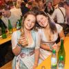 Zahlreiche Feierlustige besuchen am Samstag 26.10.24 das Gambacher Weinfest.