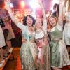 Zahlreiche Feierlustige besuchen am Samstag 26.10.24 das Gambacher Weinfest.