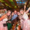 Zahlreiche Feierlustige besuchen am Samstag 26.10.24 das Gambacher Weinfest.