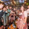 Zahlreiche Feierlustige besuchen am Samstag 26.10.24 das Gambacher Weinfest.
